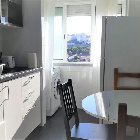 Comfortable Twin Sharing Furnished In With Wifi And Ac Lisboa